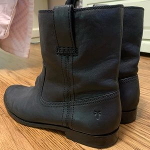 Frye Anna Short Round Toe Leather Boots